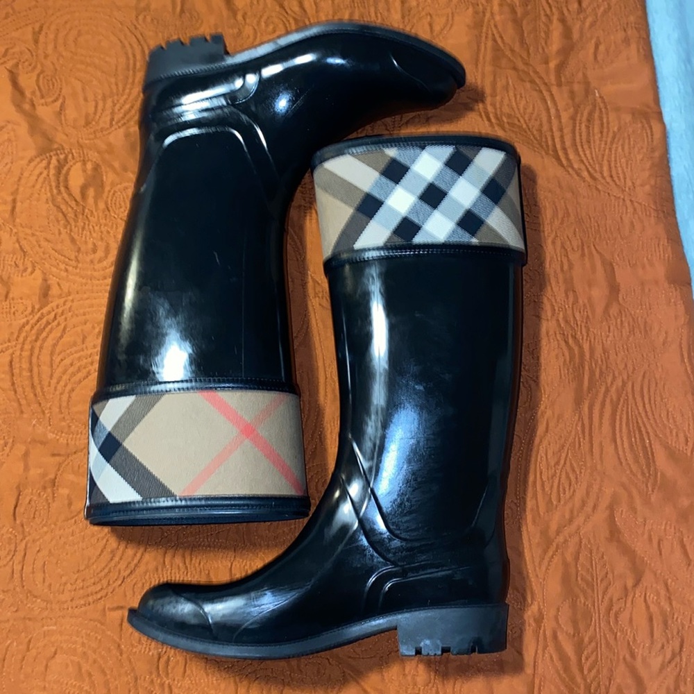 Burberry rain boots.sz 38 ❤️❤️❤️